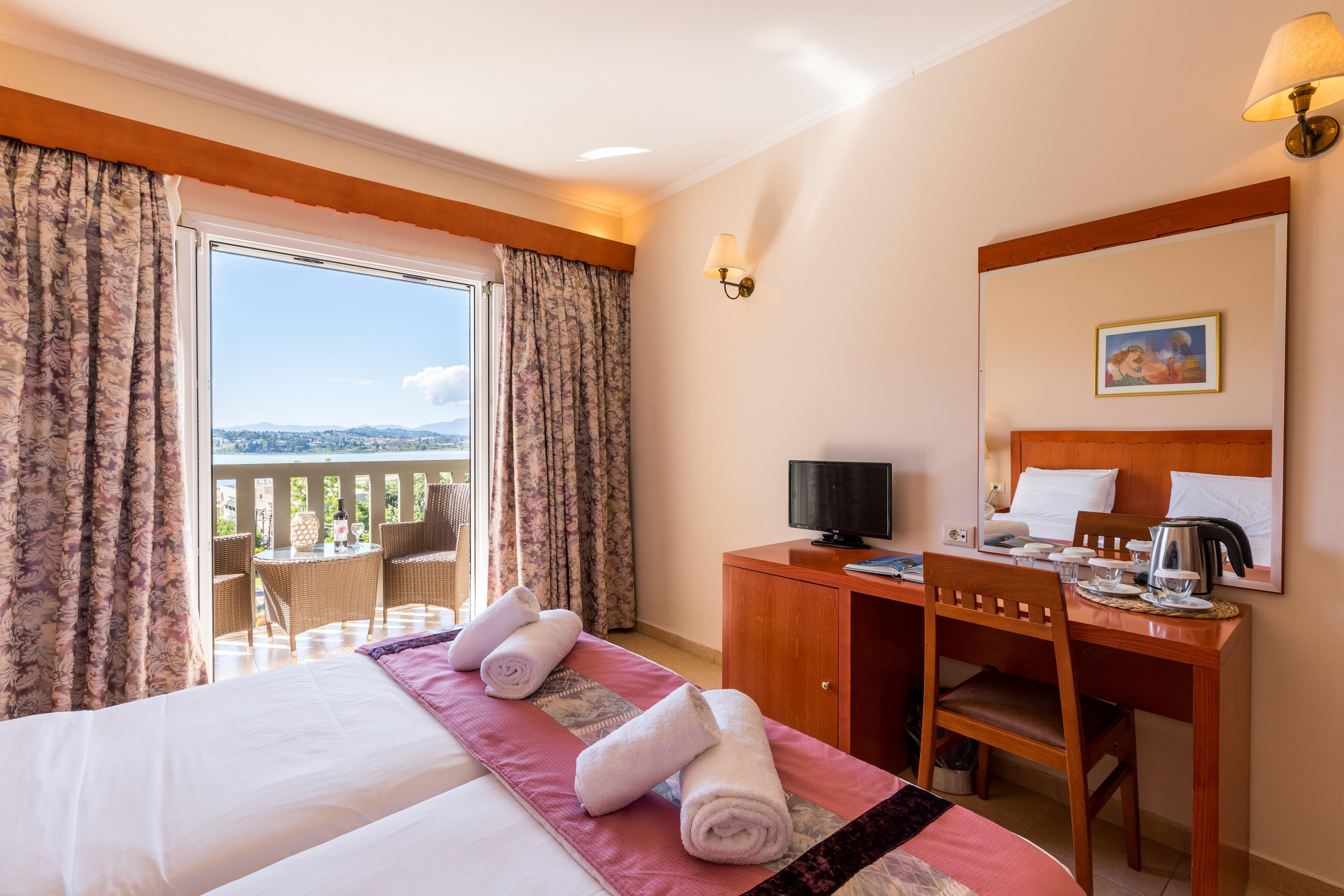 Ariti Grand Hotel Канони Екстериор снимка