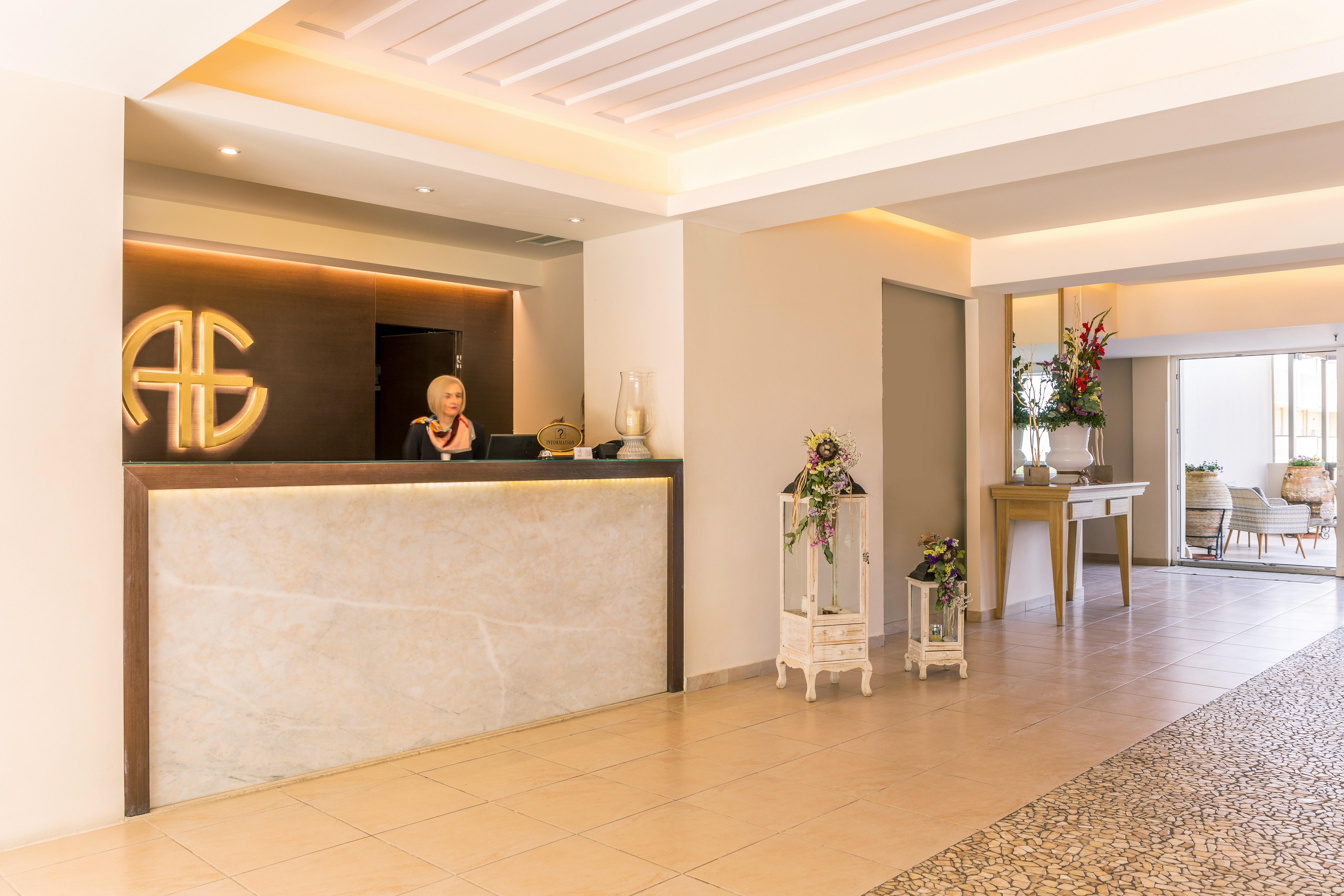 Ariti Grand Hotel Канони Екстериор снимка