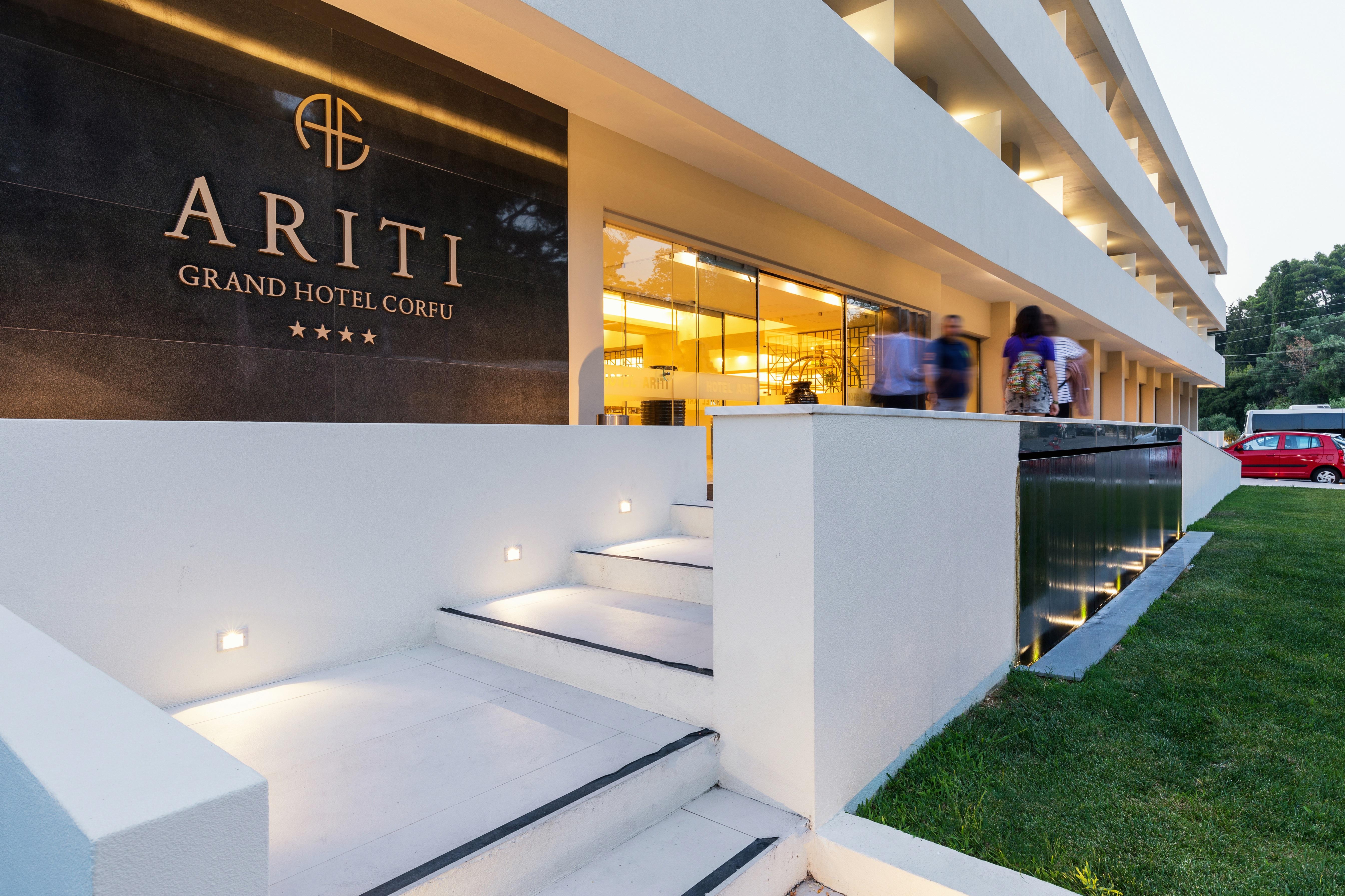 Ariti Grand Hotel Канони Екстериор снимка